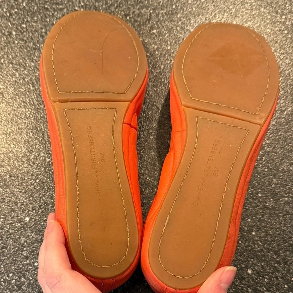 Women’s Diane Von Furstenberg Coral Ballet Flats with Gold Detail - size 8
